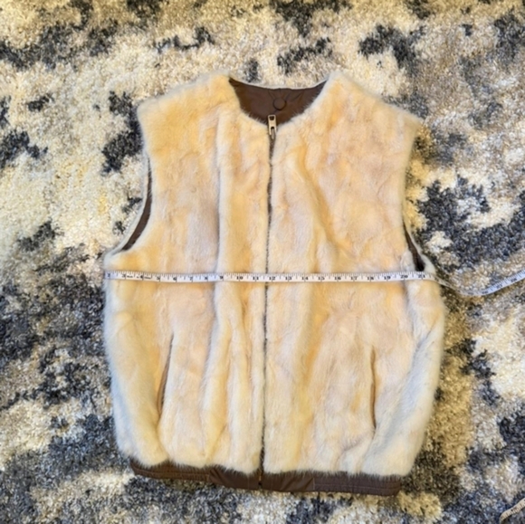 Chic Faux Fur Vest in Cream - Picture 13 of 14